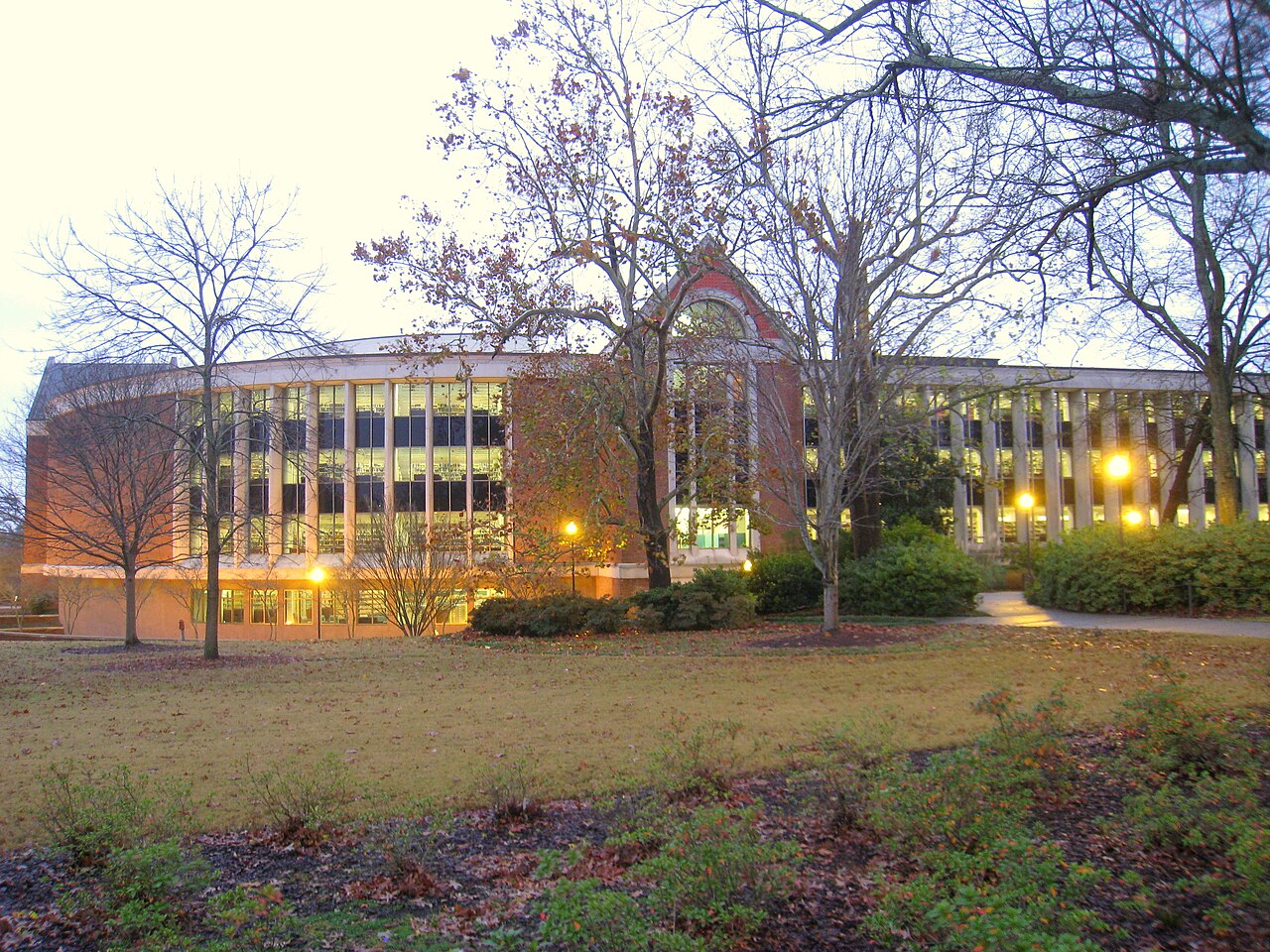 Современный учебный корпус Auburn University
