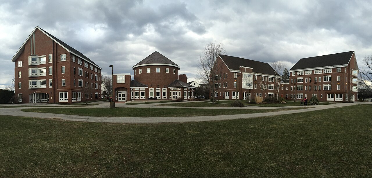 Жилые корпуса кампуса Bates College
