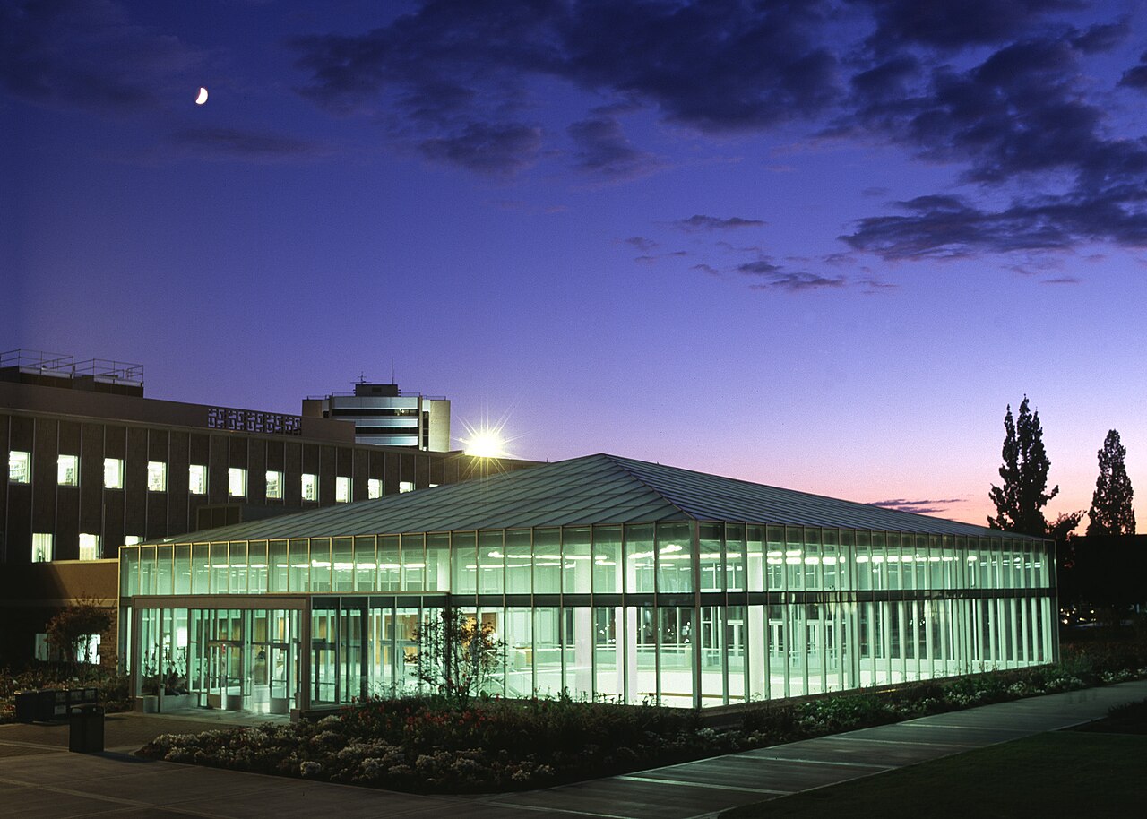 Библиотека Гарольда Ли в сумерках, Brigham Young University