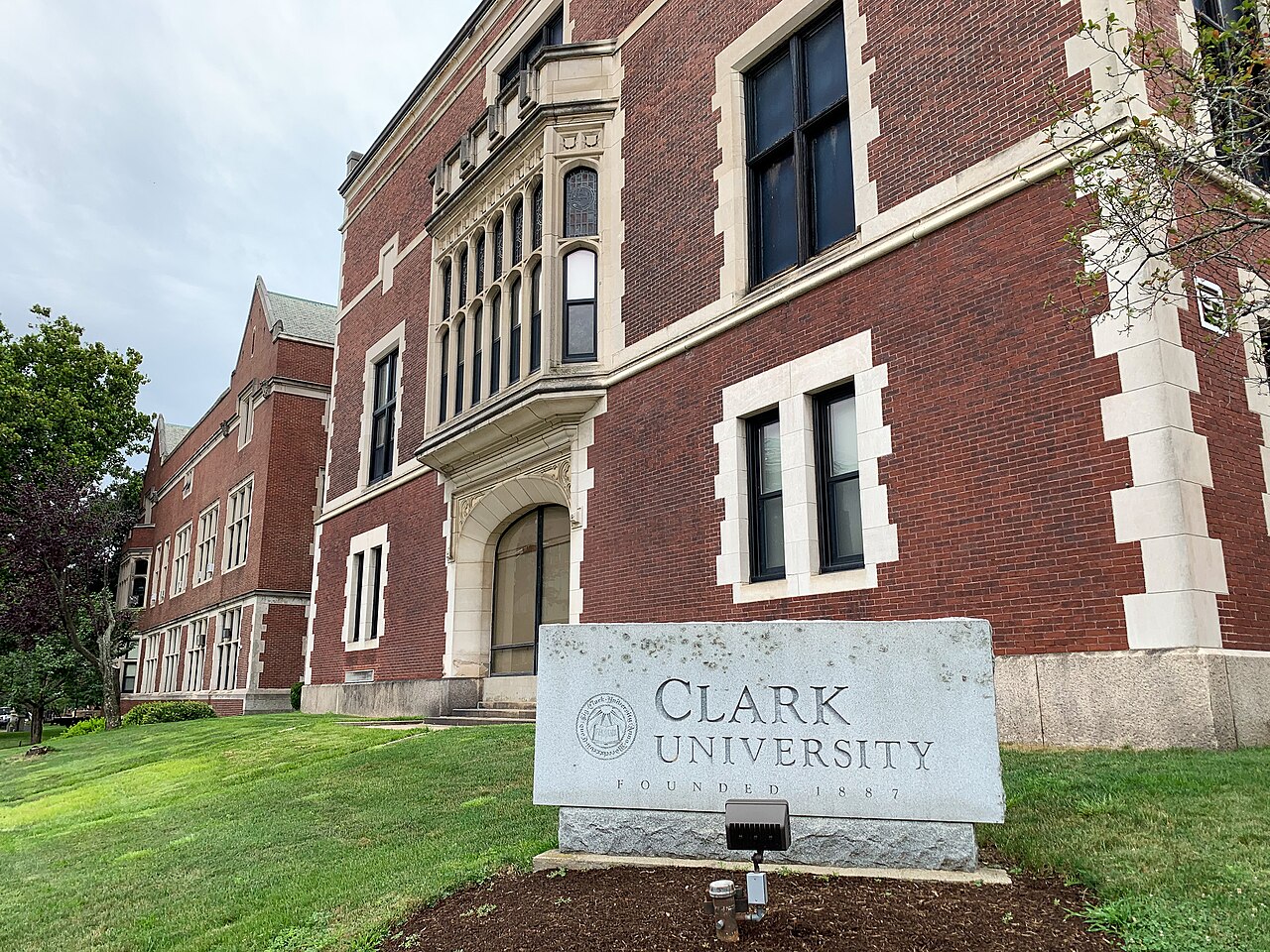 Учебный корпус Clark University
