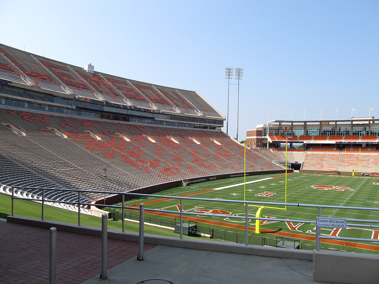 Мемориальный стадион «Долина смерти», Clemson University