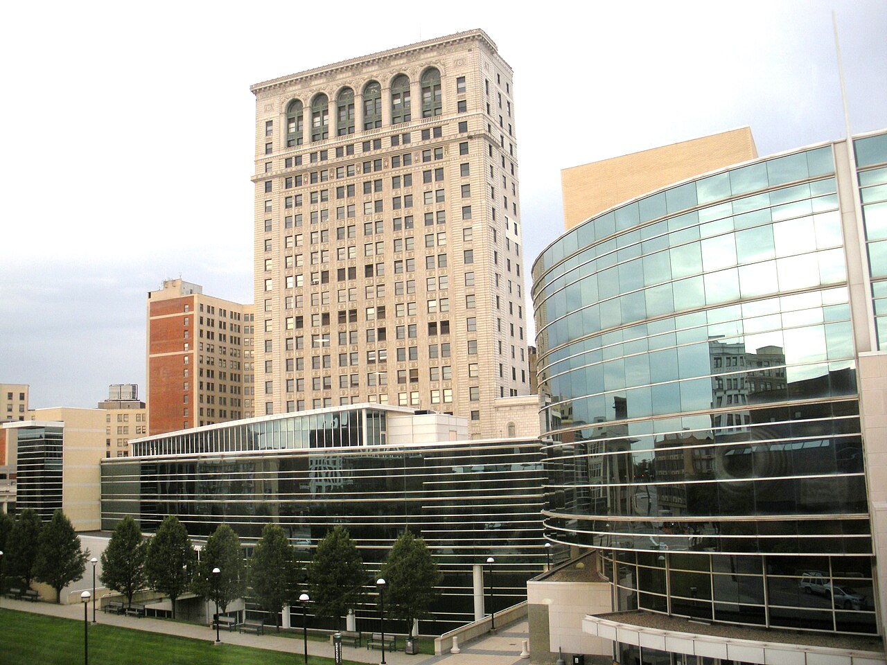 Корпуса Cleveland State University и деловой центр Кливленда