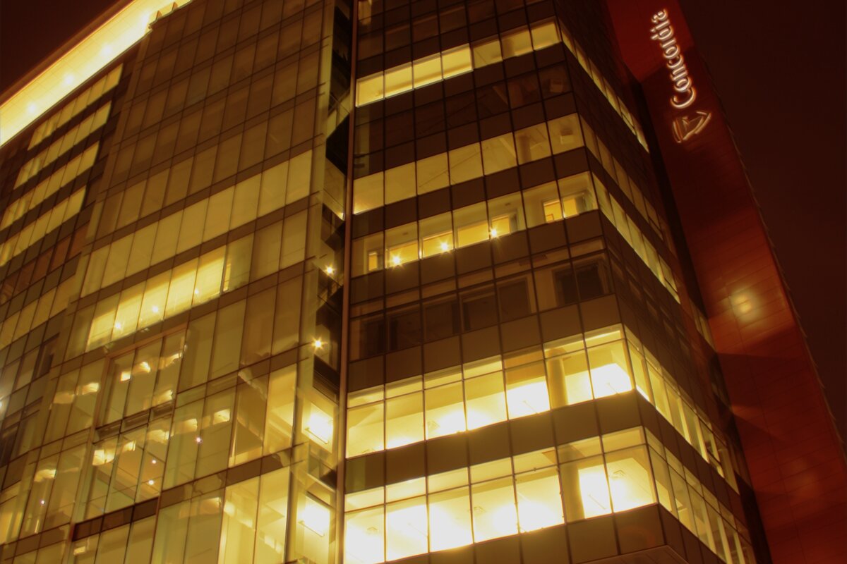 Здание MB - John Molson School of Business, угол Guy и de Maisonneuve