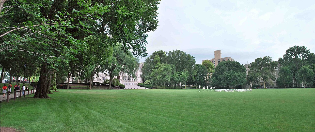 Эдвардс-Парейд, зелёный квад Fordham University