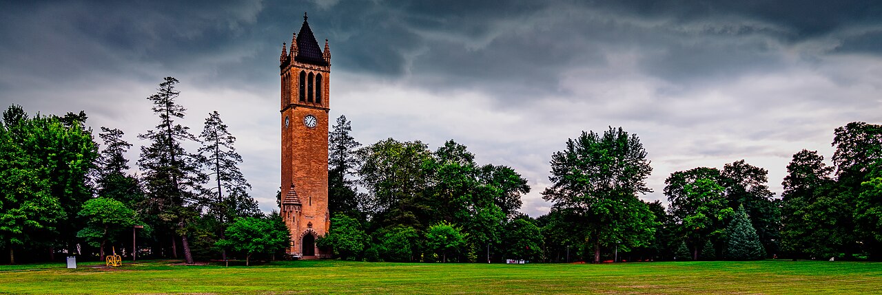 Кампанила в кампусе Iowa State University
