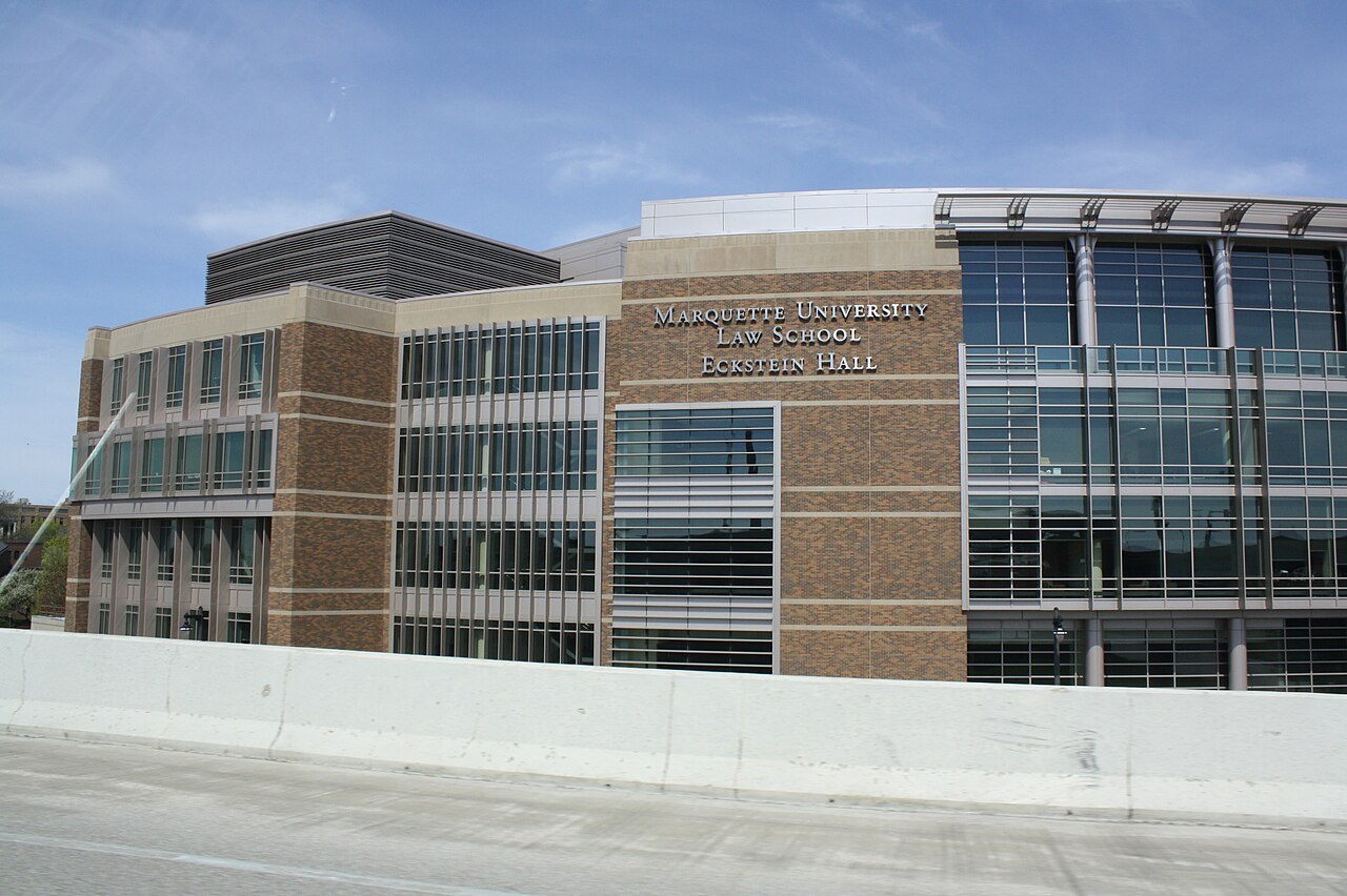 Шпили кампуса Marquette University