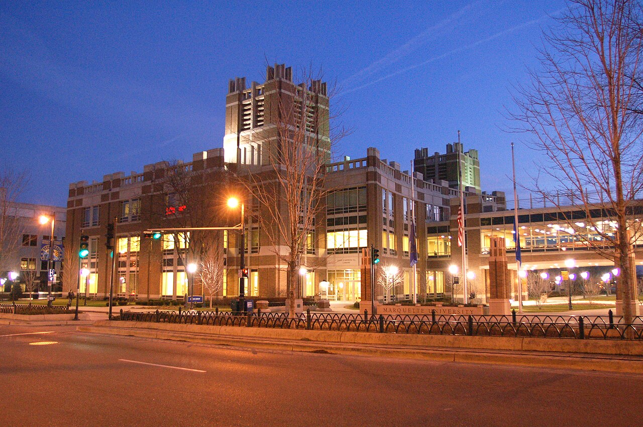 Библиотека Рейнора в Marquette University