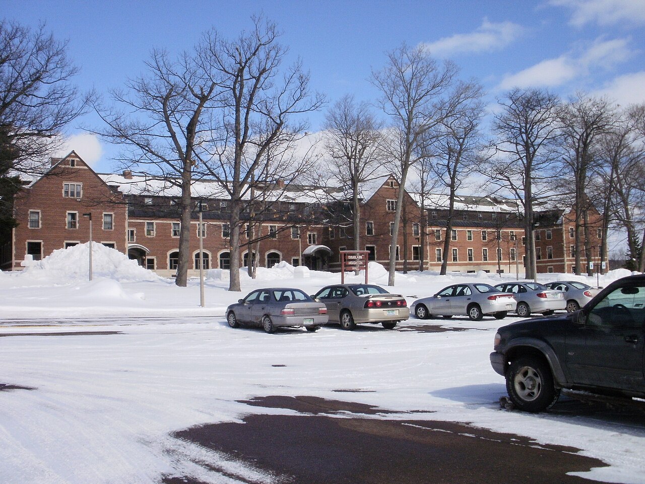 Кампус Michigan Tech зимой в Верхнем полуострове