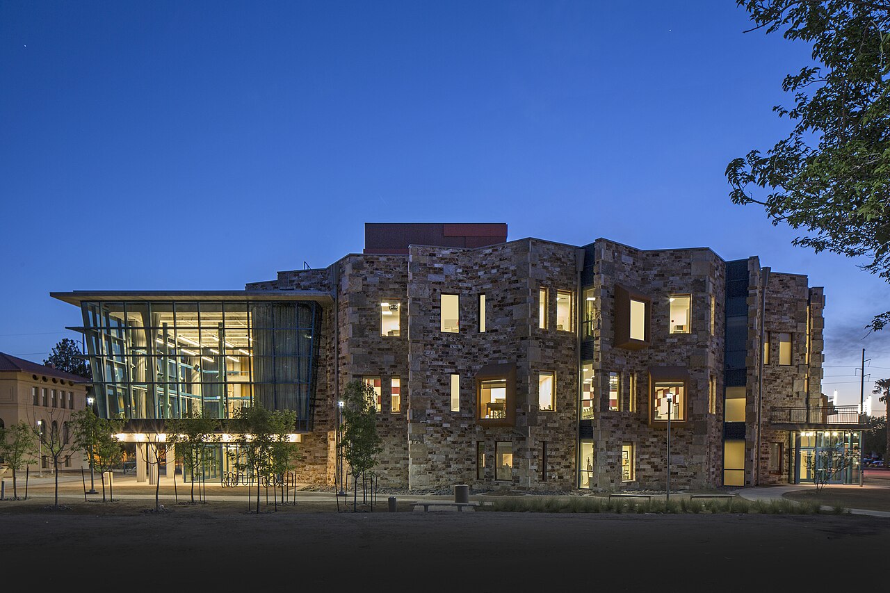 Центр искусств в сумерках, New Mexico State University