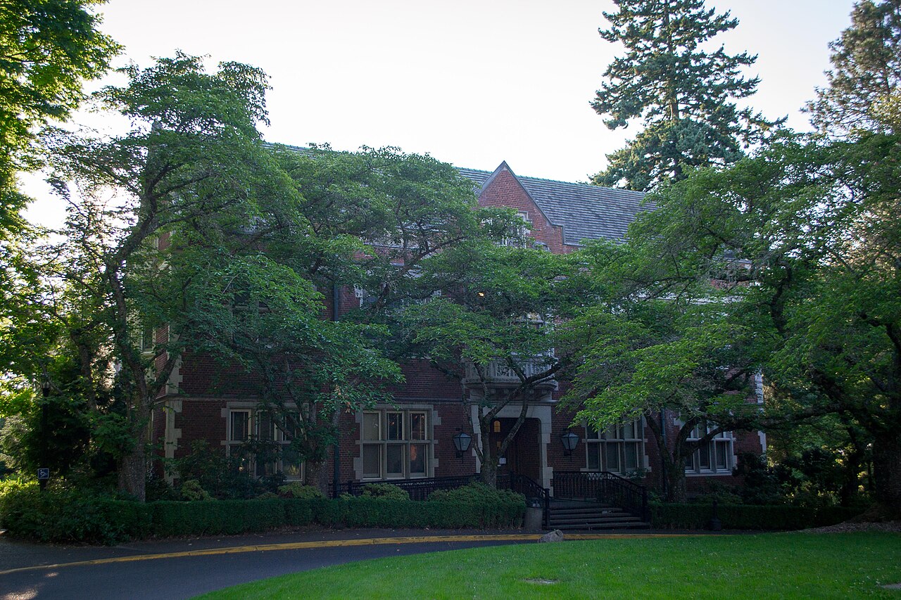 Увитые плющом корпуса Reed College