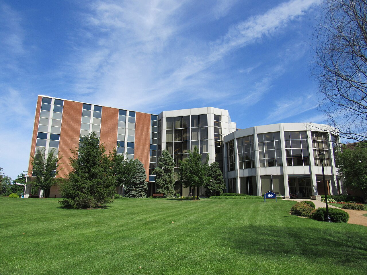 Мемориальная библиотека Пия XII, Saint Louis University