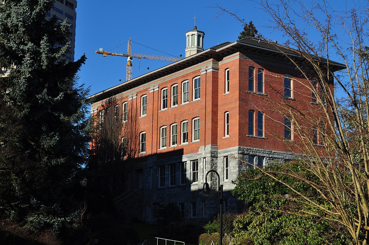 Краснокирпичные корпуса Seattle University