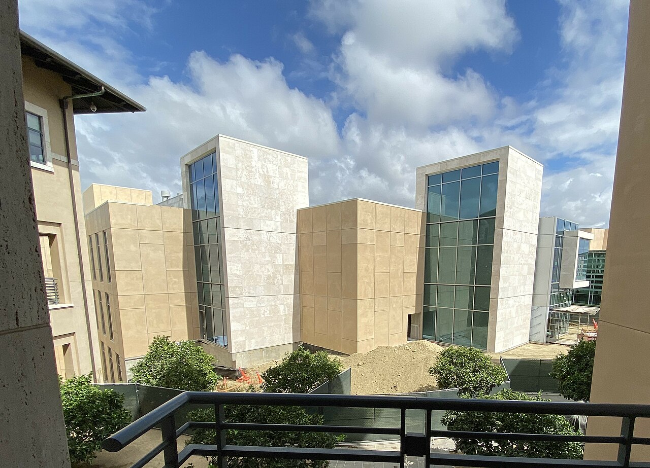 Современный корпус, Soka University of America