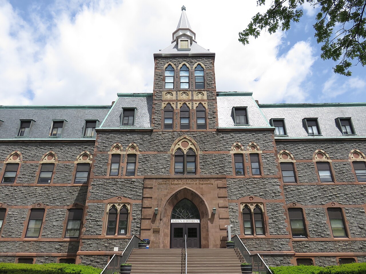 Эдвин-Стивенс-холл в кампусе Stevens Institute of Technology
