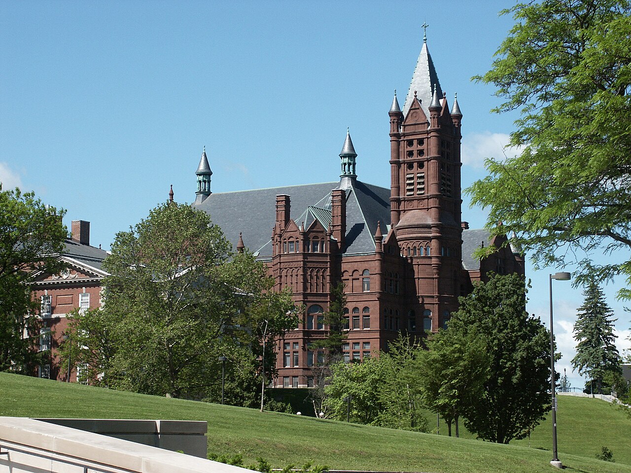 Крауз-колледж в кампусе Syracuse University