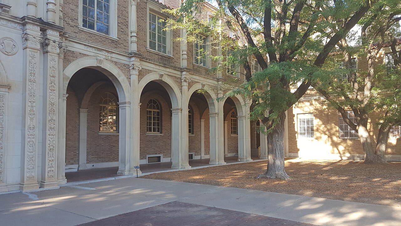 Испанский ренессанс в архитектуре Texas Tech University