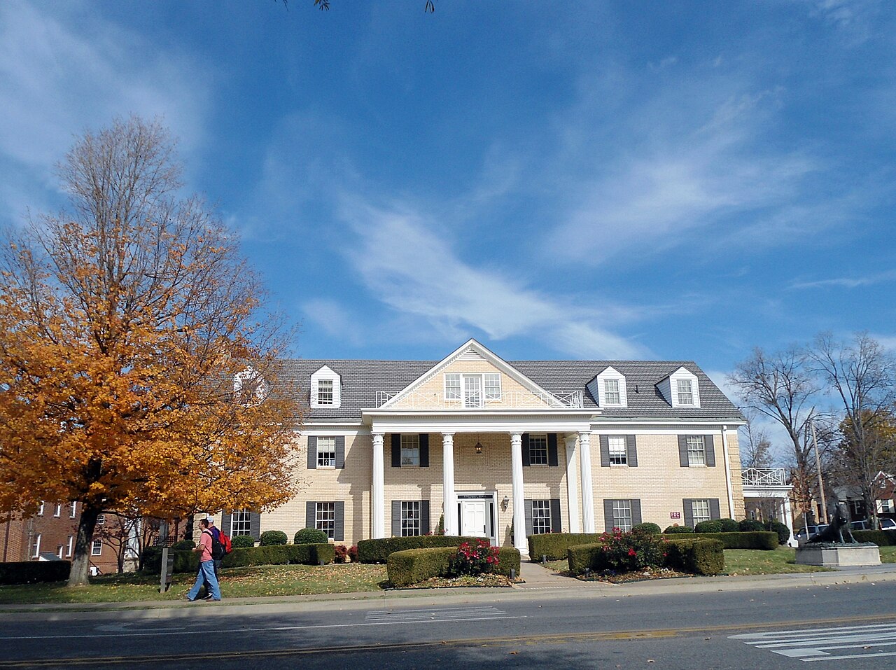 University House с колоннами, University of Arkansas