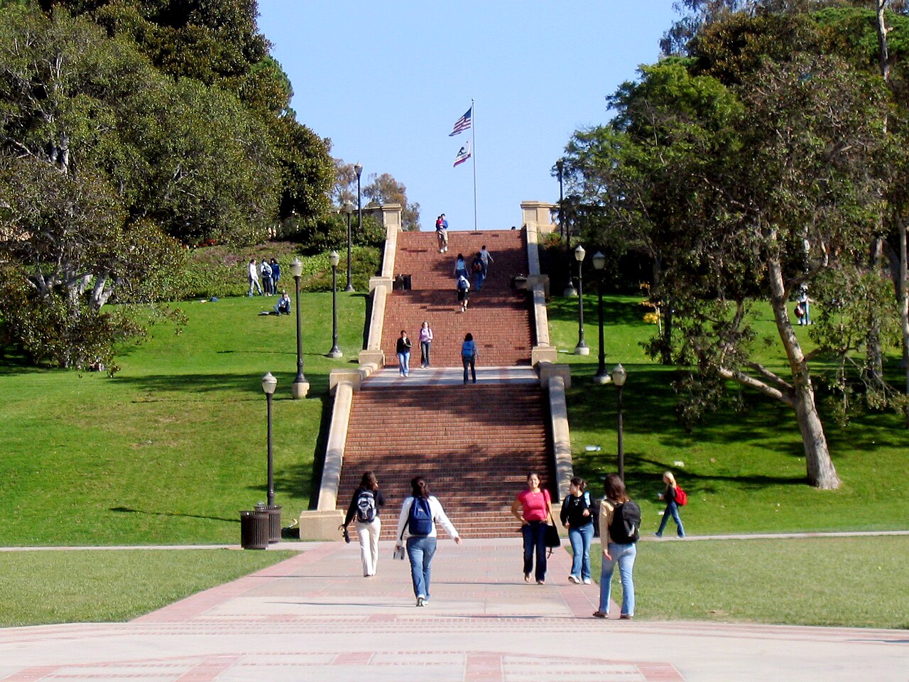Лестница Янсса в кампусе UCLA