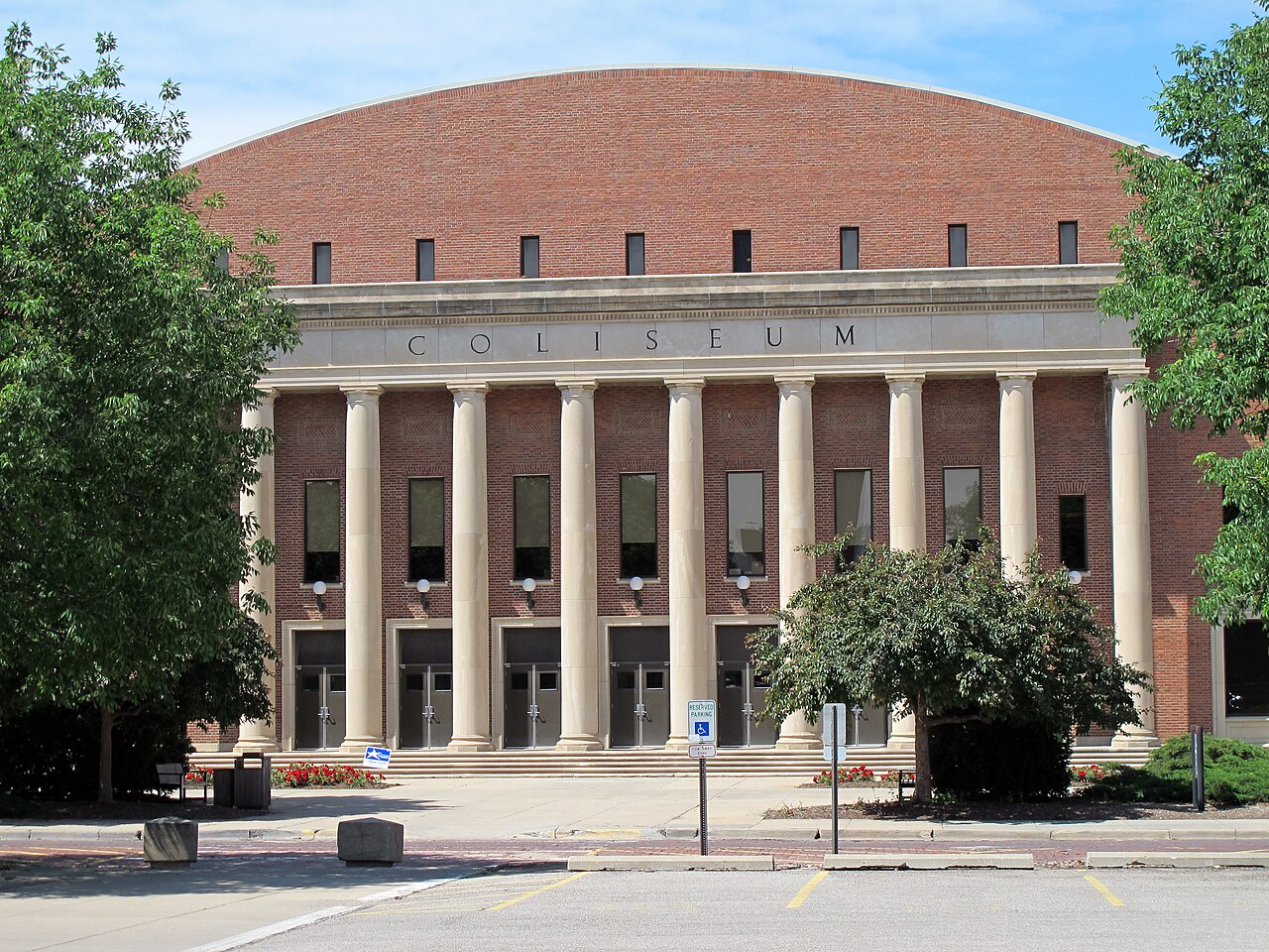 Историческое здание Колизея в кампусе University of Nebraska
