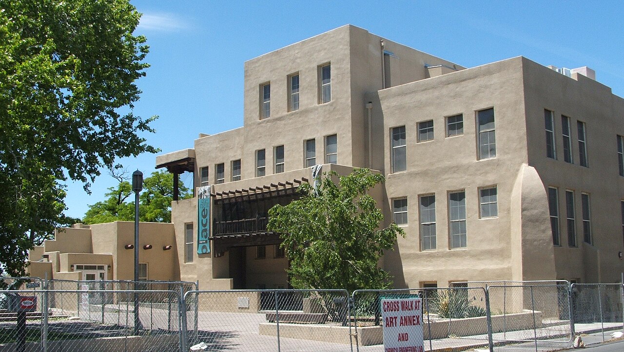 Пуэбло-архитектура кампуса University of New Mexico