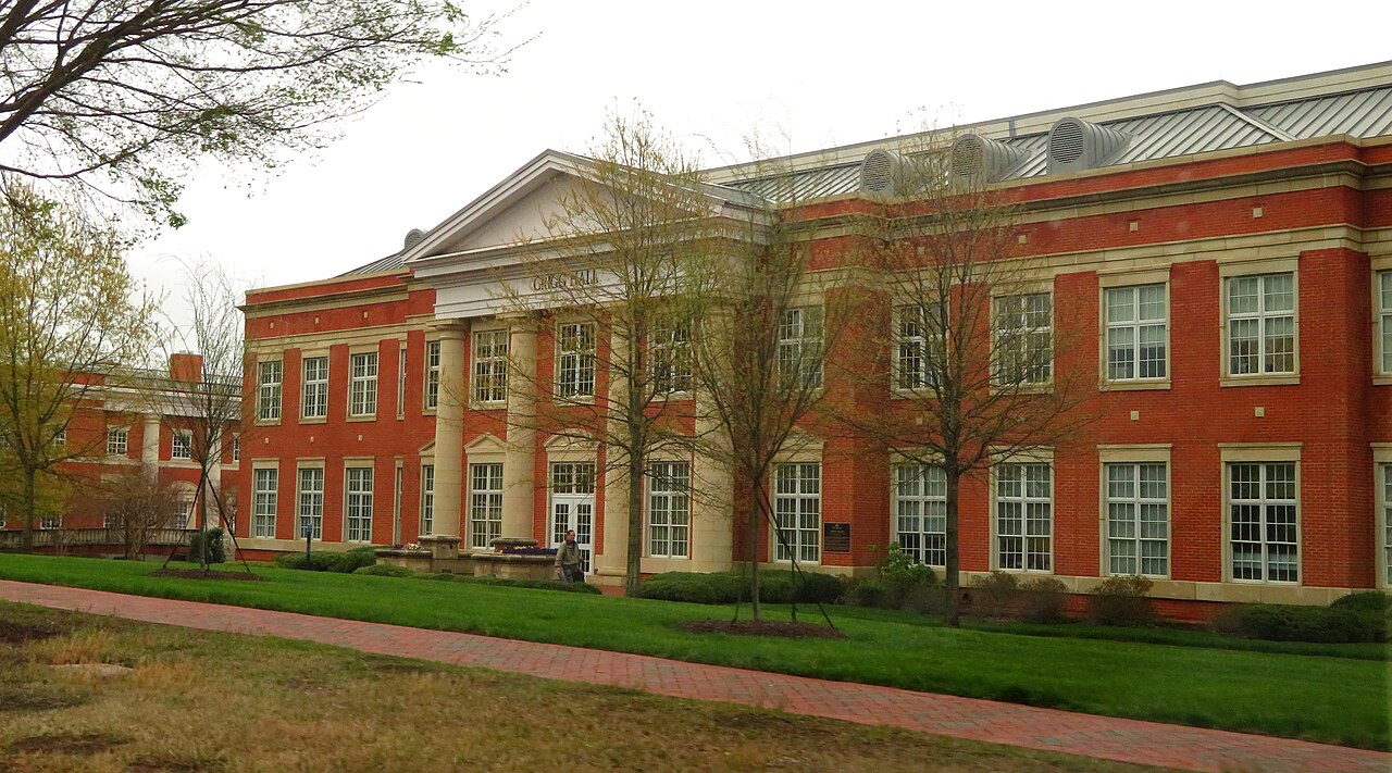 Краснокирпичные корпуса UNC Charlotte