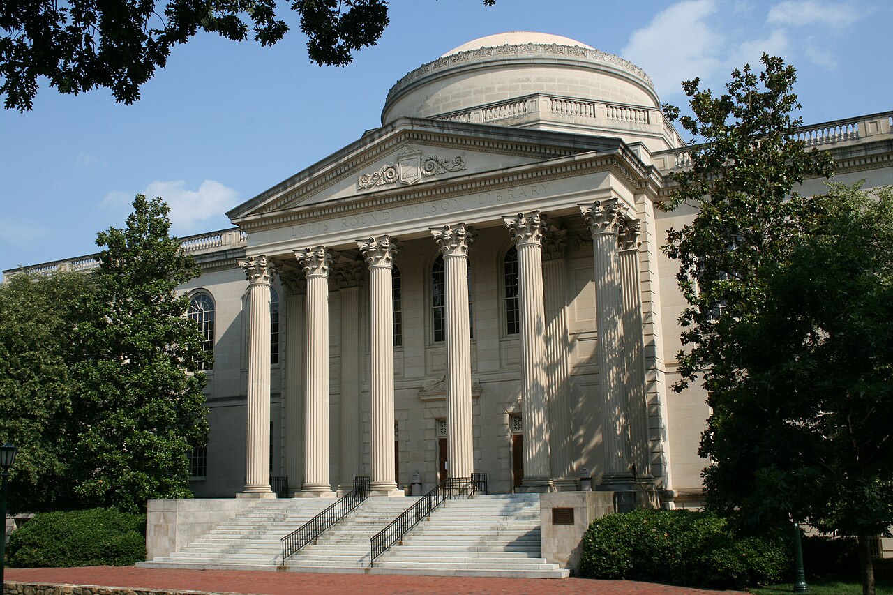 Библиотека Уилсона в кампусе UNC