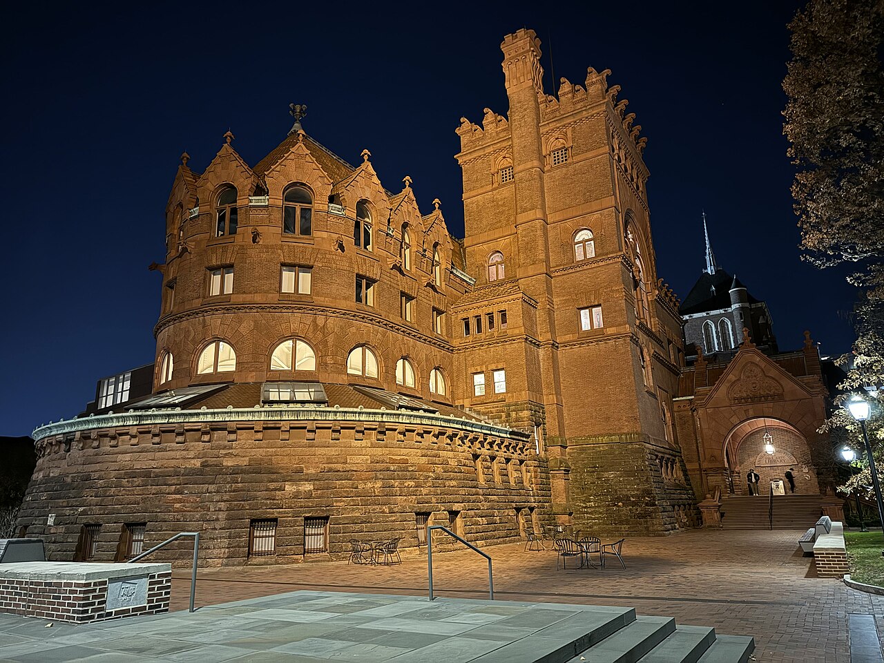 Готические общежития the Quad в UPenn