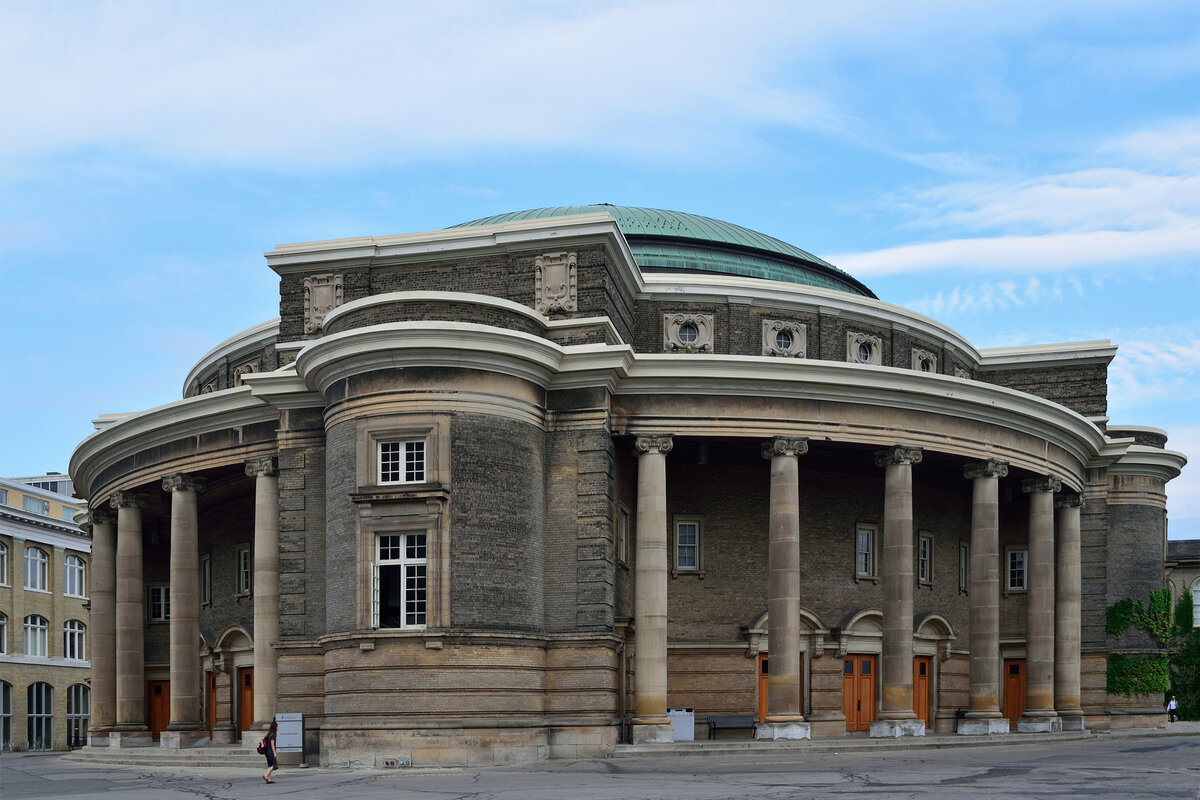 Convocation Hall на кампусе St. George - купольный зал 1907 года, где проходят в