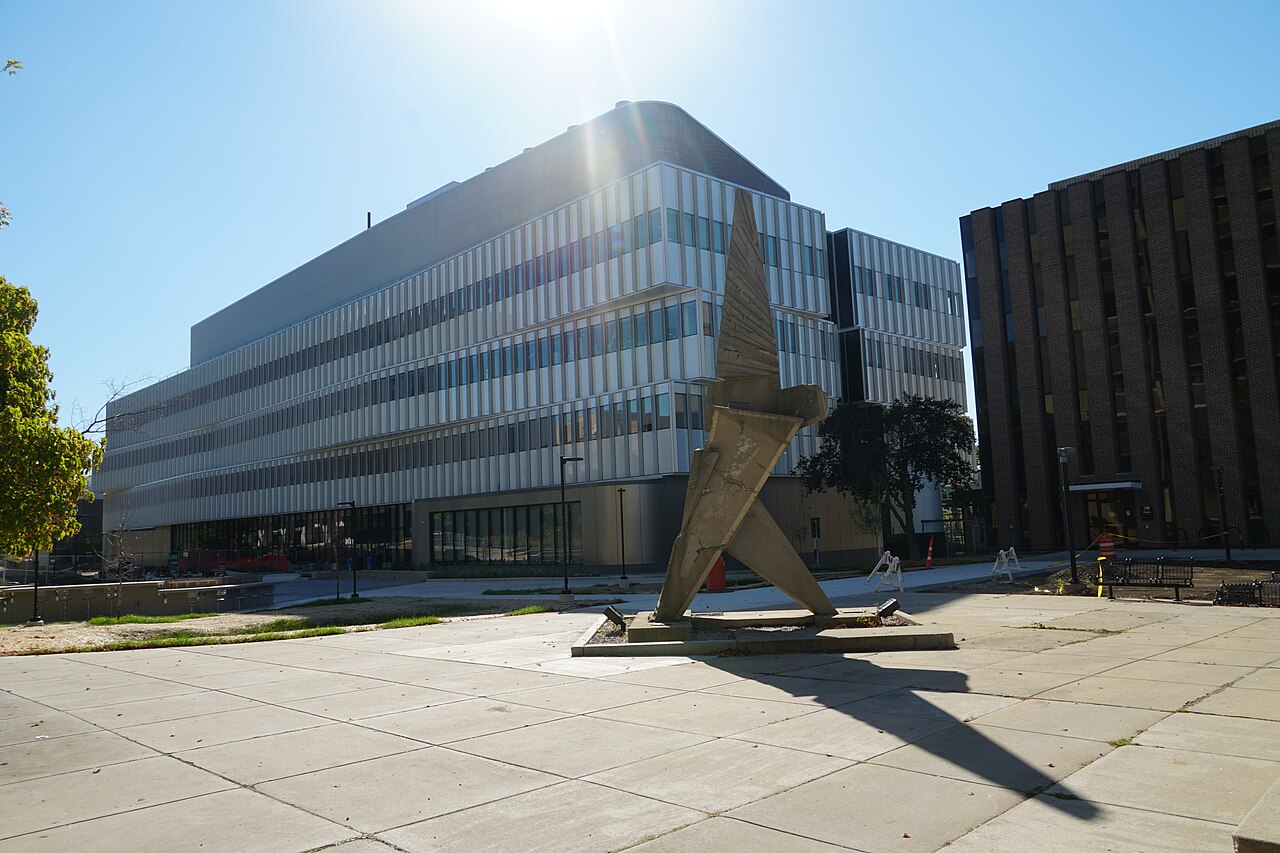 Корпус химии, University of Wisconsin-Milwaukee