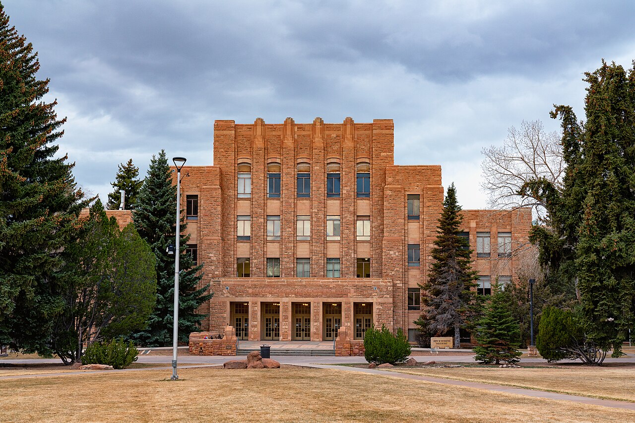 Здание искусств и наук, University of Wyoming