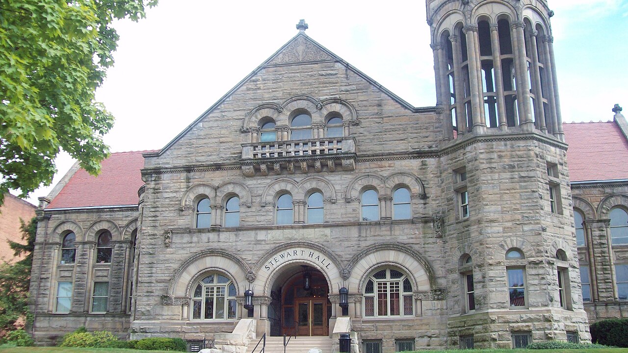 Стадион West Virginia University