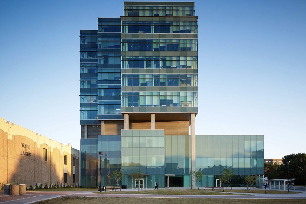 Kaneff Tower - одно из ключевых зданий Keele Campus York University