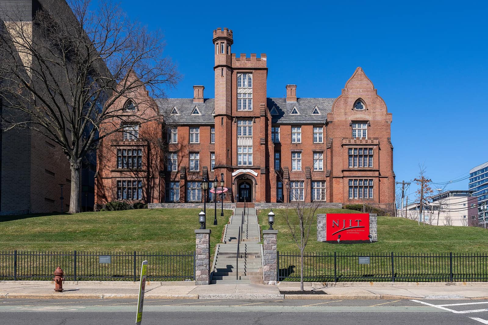Кампус New Jersey Institute of Technology (NJIT)